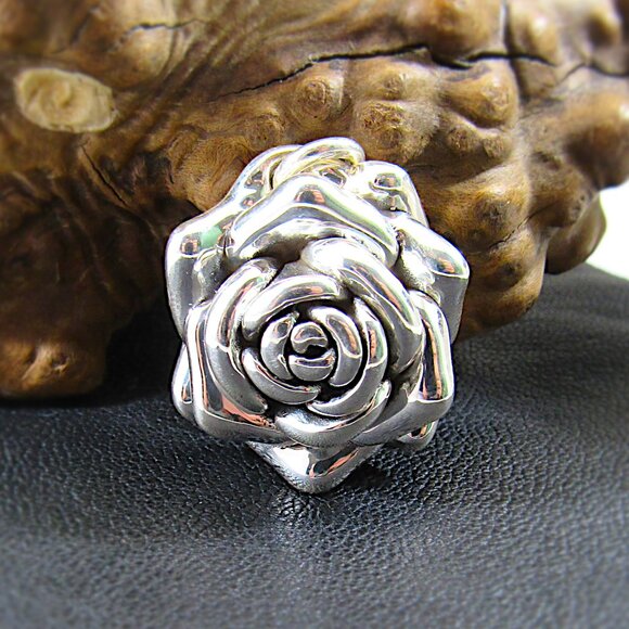 Solid 925 Sterling Silver 3D Chunky Rose Bloom Pendant, Royal Tudor Emblem - Picture 1 of 10